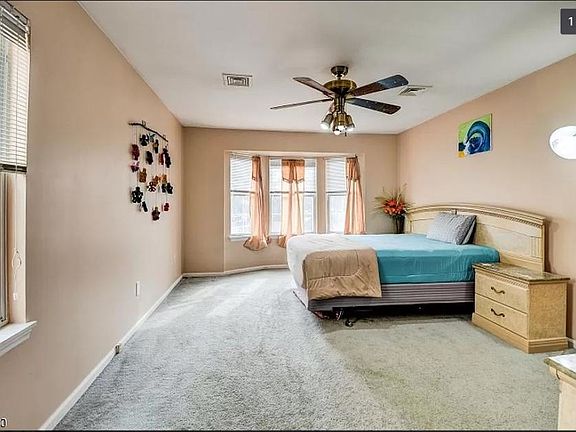 2nd image of 1140 Oakcroft Ln