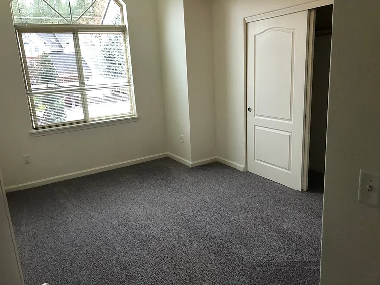 Falcon Ridge Apartments — Photo 66