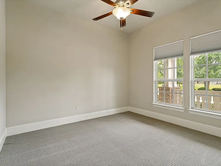 766 E Main St — Photo 9