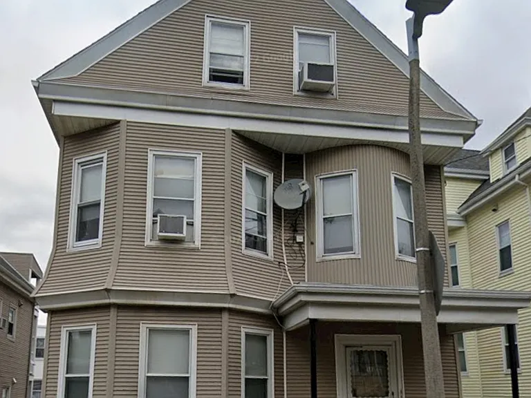 18 Weld Hill St #2 — Photo 1