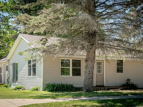 319 N Illinois Ave, Gaylord, MI 49735