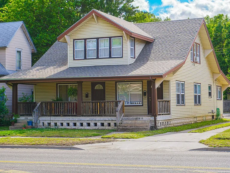 1333 N Waco Ave — Photo 2