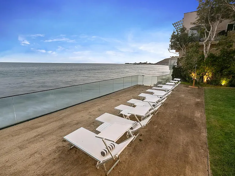 Unwind and relax on the lounger chairs, included with face shields overlooking the Pacific Ocean