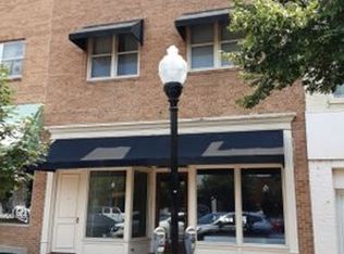 738 1/2 Massachusetts St #1B-1BA-805SQFT, Lawrence, KS 66044
