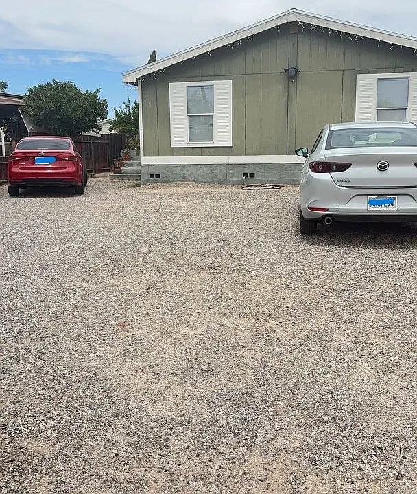 760 W Simmons Rd