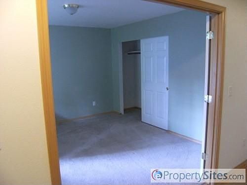4th image of 905 Sarah Ct NW