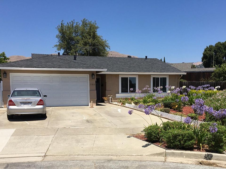 1st image of 390 Gridley Ct