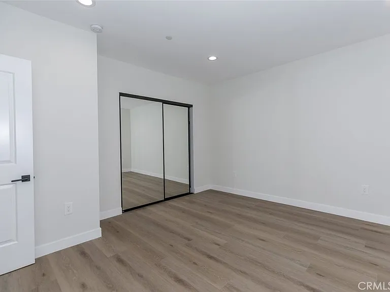 10218 Fernglen Ave #101 — Photo 12