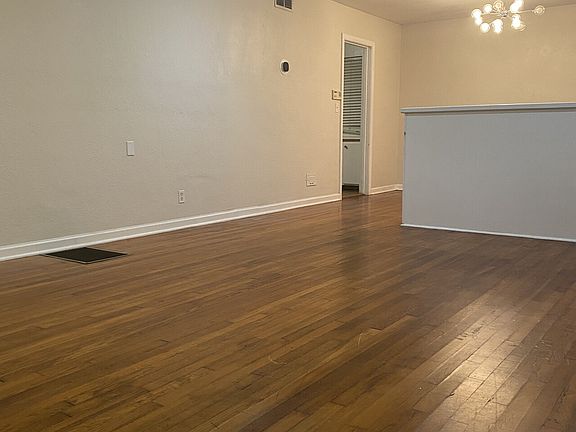 3rd image of 1240 E Jordan St