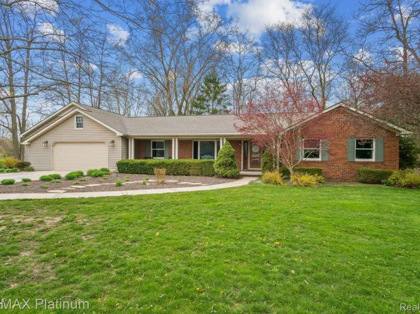 7589 McClements Rd, Brighton, MI 48114