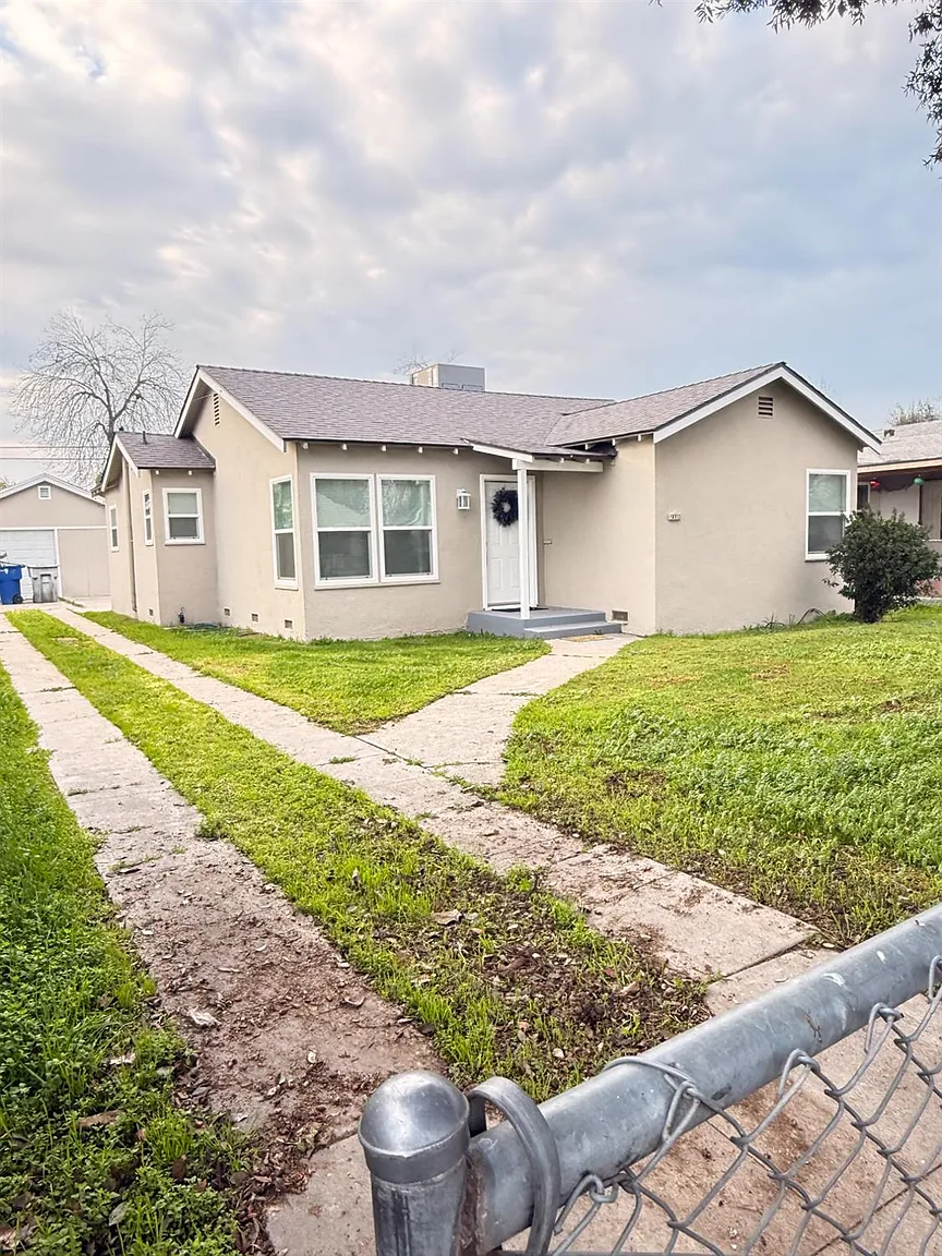 2338 S Lotus Ave photo 1