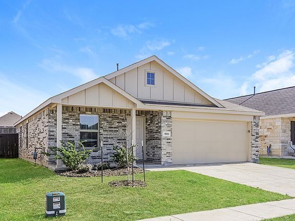 2nd image of 1109 Wildflower St