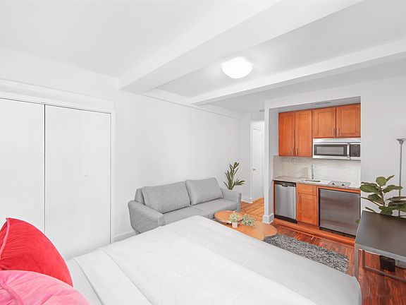 3rd image of 25 Tudor City Pl APT 917