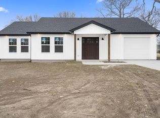 111 E Anderson St, Aurora, MO 65605