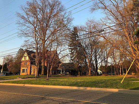 3rd image of 455 White Pond Dr