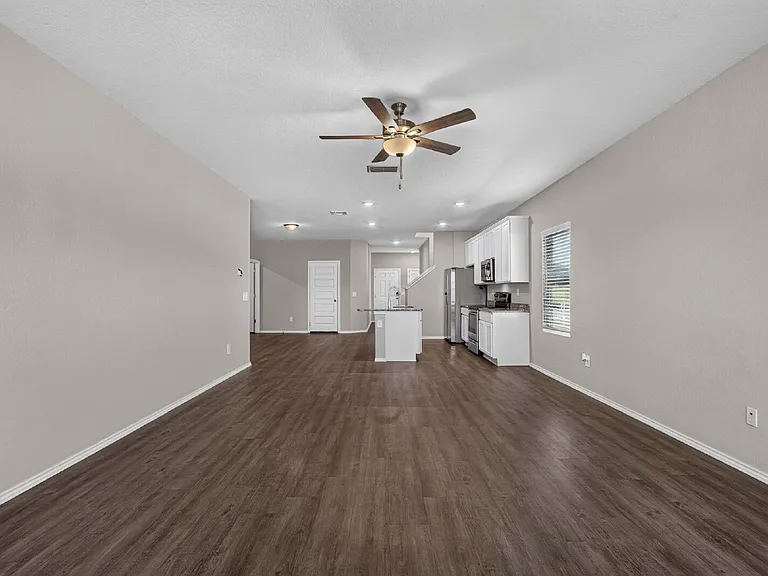 579 Jennifer Way — Photo 7