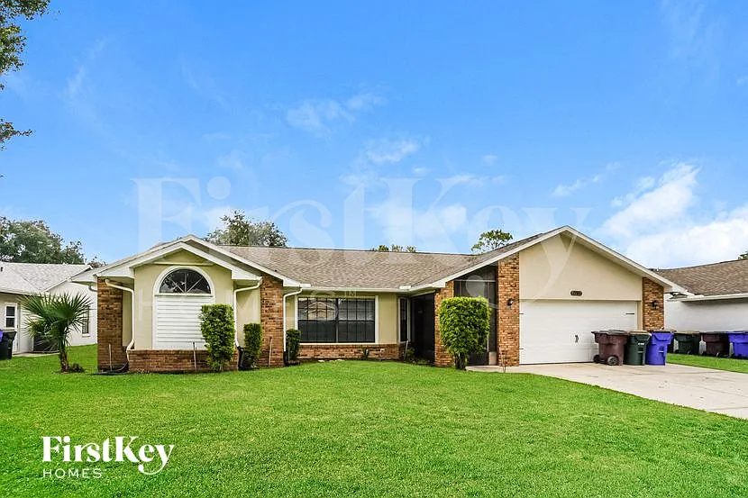 3 bed, 2.0 bath, 2024 sqft, $2,670 — Photo 2