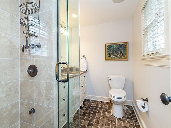 5th image of 481 Greenhaven Dr