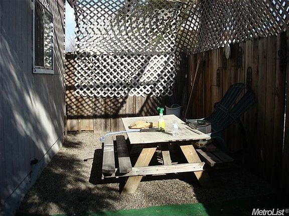 4th image of 518 Court St