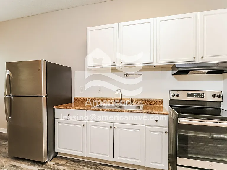 702435_006_kitchen_13685218.jpg