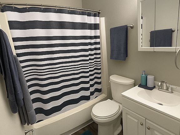 5th image of 2704 Westmar Ct #228