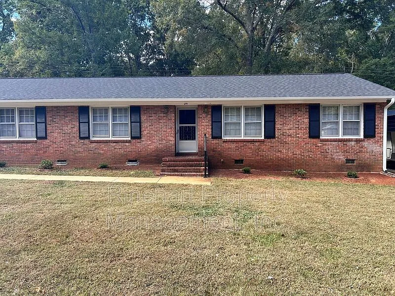 Building Photo - 699 University Dr