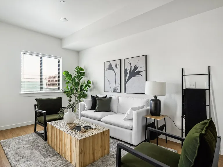 Lincoln Street Apartments — Photo 23