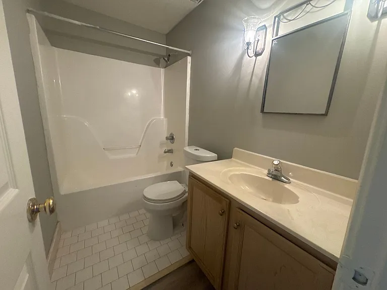 615 Ashley Glen Cir E — Photo 12