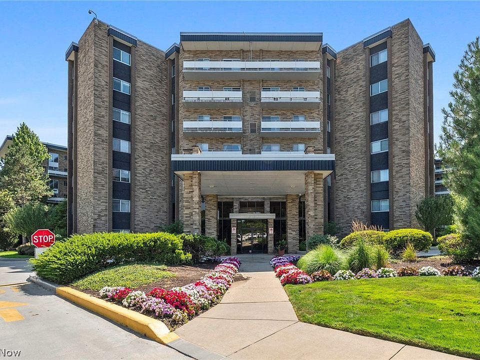 1st image of 2202 Acacia Park Dr
