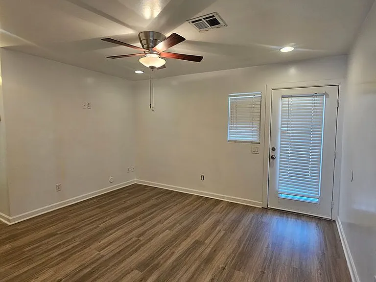 22nd Street Apartments 3015 — Photo 15