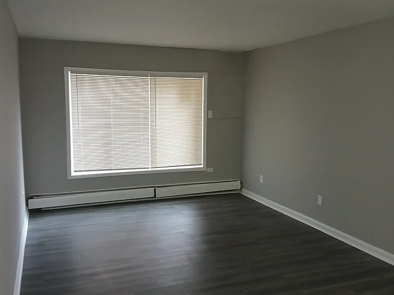 Dolphin Gardens Apartments — Photo 13