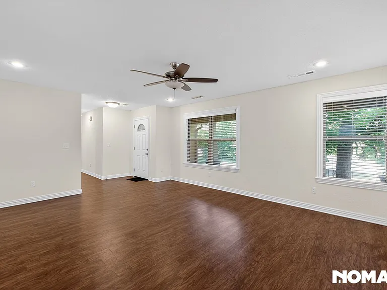 2088 E Custer Ln — Photo 6