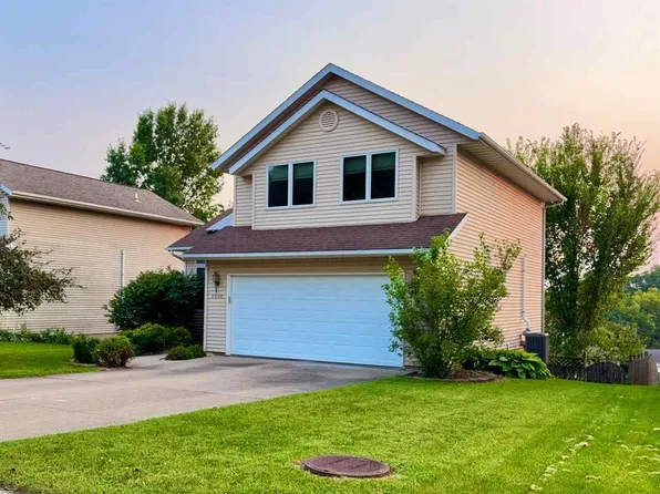 1730 Park Ridge Dr, Coralville, IA 52241