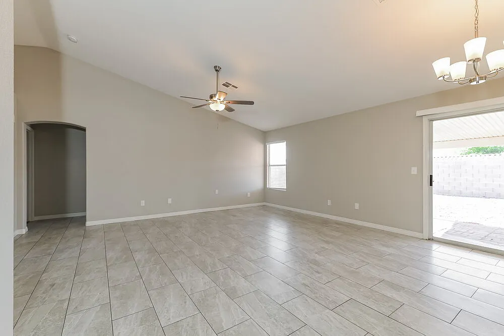3 bed, 2.0 bath, 1666 sqft, $2,260 — Photo 4