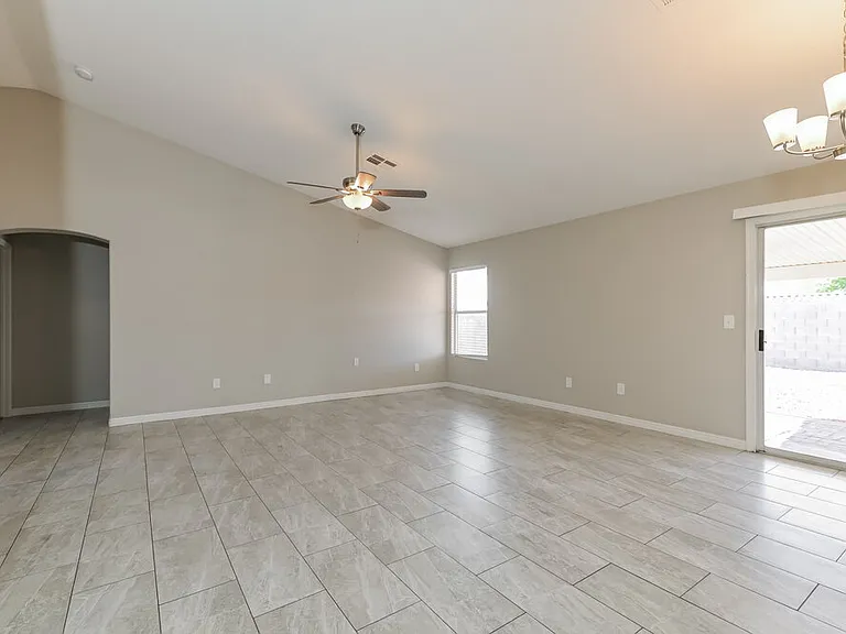 1042 Juniper Ridge Ave — Photo 4