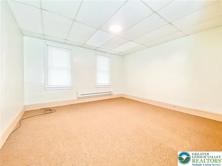 326 Lehigh Ave — Photo 6