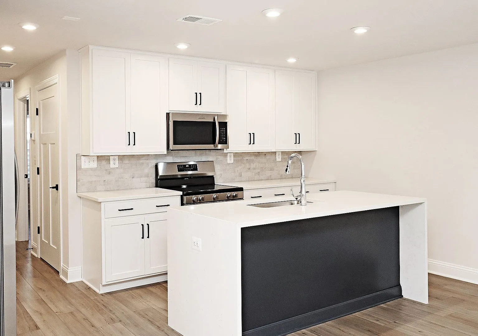 Be The First To Live Here - Pet-Friendly Crozet End-Unit Apartment — Photo 3