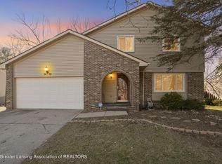 2413 Beacon Hill Dr, Lansing, MI 48906