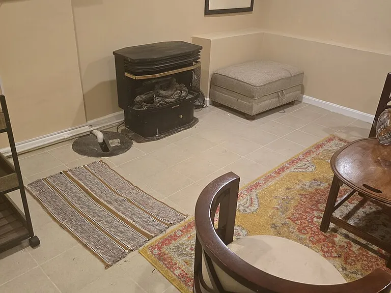 Spruce Dr NW — Photo 2