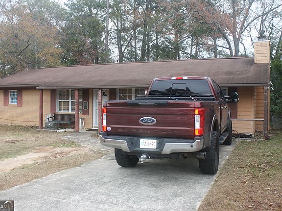 2nd image of 304 Laurie Ln