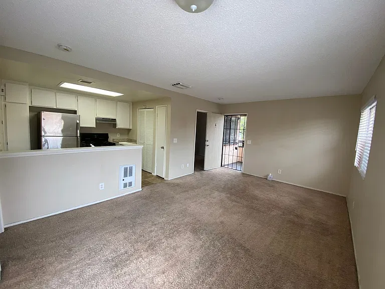 879 W San Ysidro Blvd W #6 — Photo 4