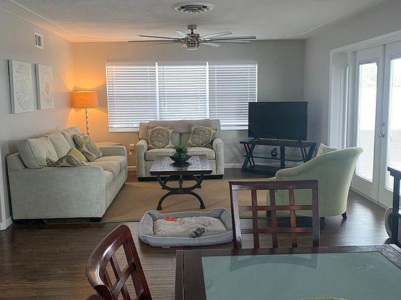 2nd image of 100 Surry Ln