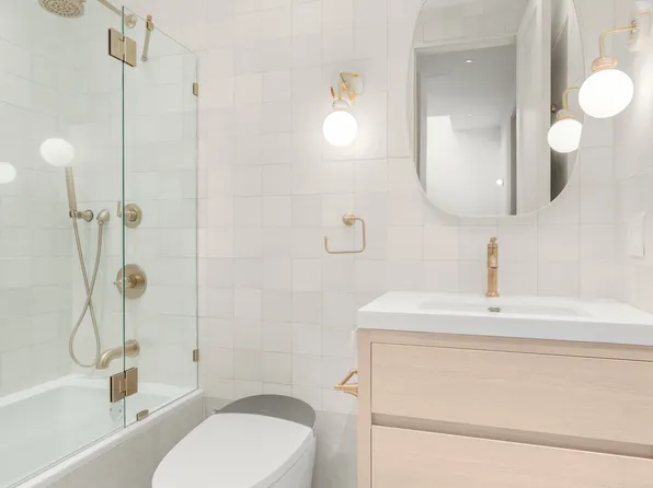 980 Metropolitan Avenue image 13 of 21