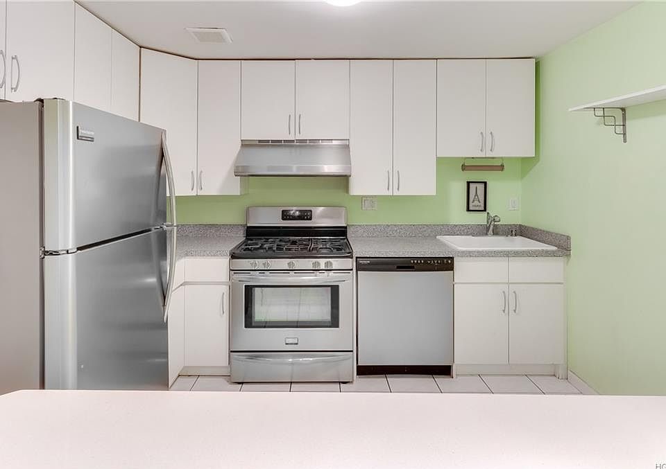 1st image of 352 Country Club Ln