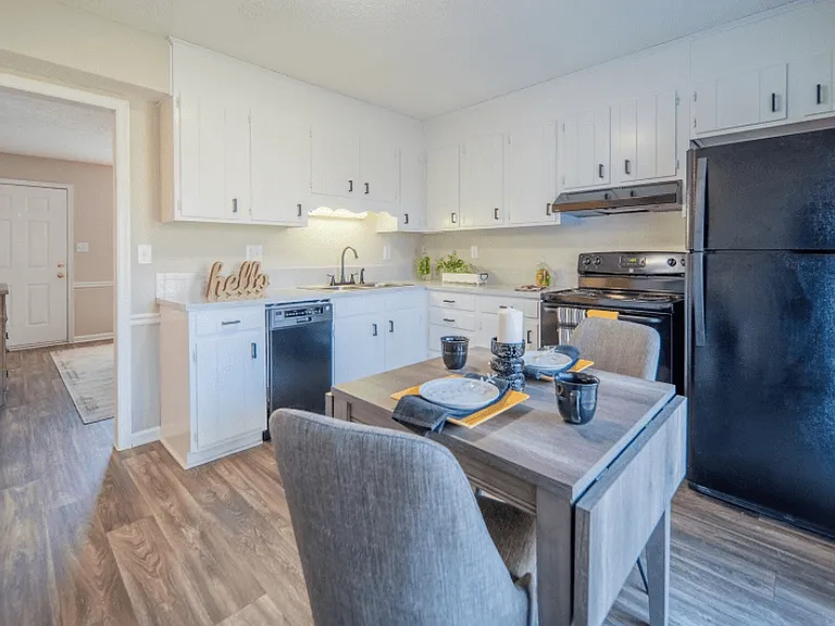 Willow Creek Apartments — Photo 10