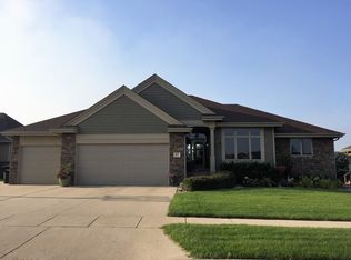 615 Applewood Dr, Yankton, SD 57078