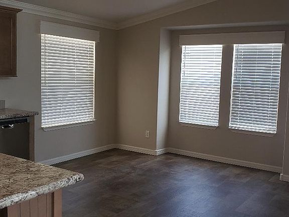 5th image of 3820 N Iowa Ave
