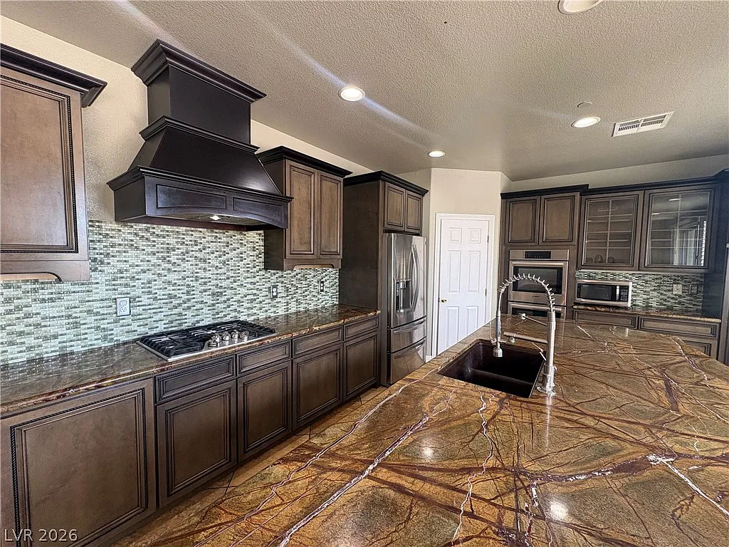 5 bed, 4.0 bath, 3987 sqft, $3,252 — Photo 4