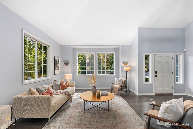 5th image of 1514 201st Avenue E