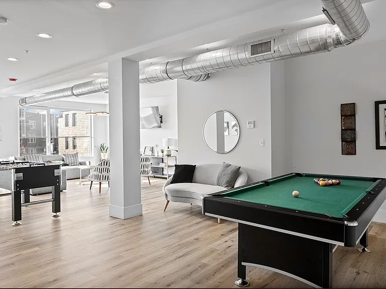1523 W Howard St #418 — Photo 10